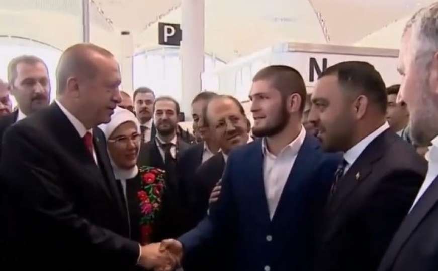 Emotivni susret i stisak ruku Erdogana i Nurmagomedova
