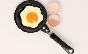 Mali trikovi velikih majstora: Kako da vam se jaja ne zalijepe za tavu