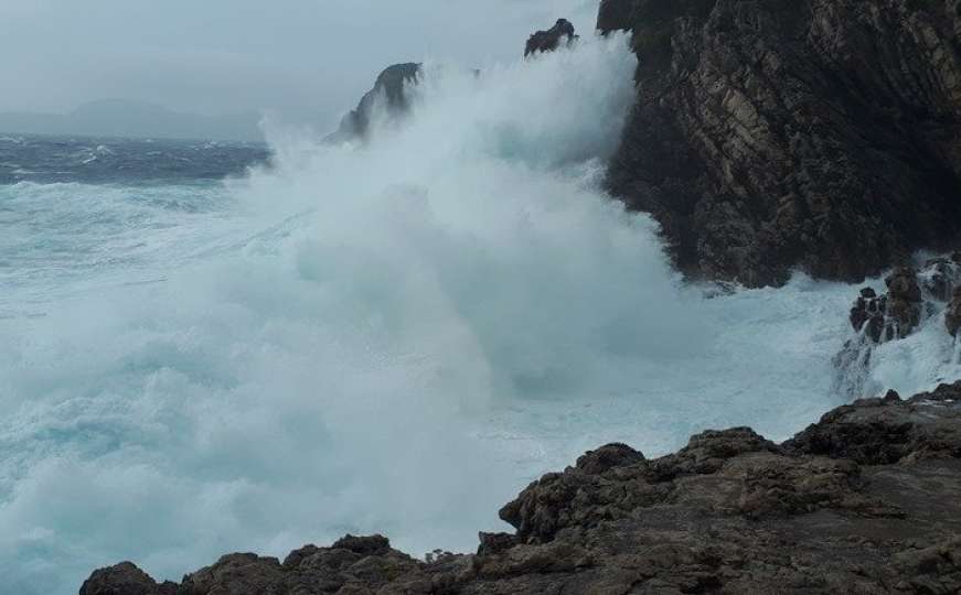 U Dubrovniku zabilježeni valovi viši od devet metara