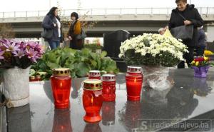 Svi sveti u Sarajevu: Cvijeće, molitve i svijeće u spomen na pokojne