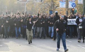 Manijaci u korteu krenuli prema Koševu: Plavi se nadaju trijumfu