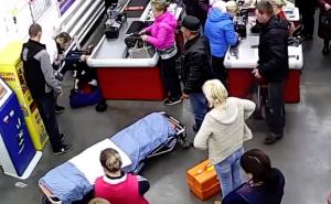 Beba nije htjela čekati: Žena rodila u supermarketu pored kase