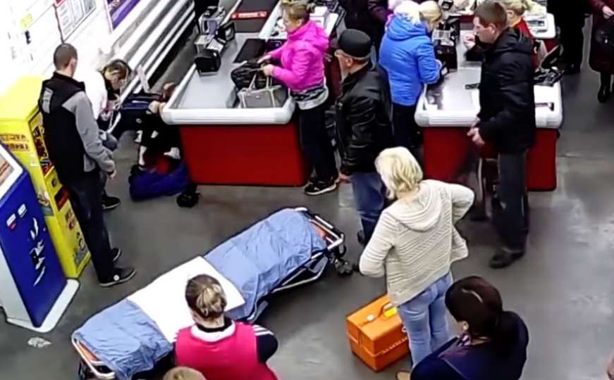 Beba nije htjela čekati: Žena rodila u supermarketu pored kase