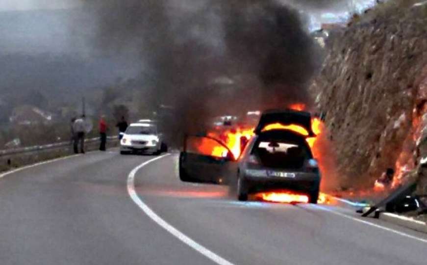Drama na Žovnici: Renault Megane se zapalio u vožnji