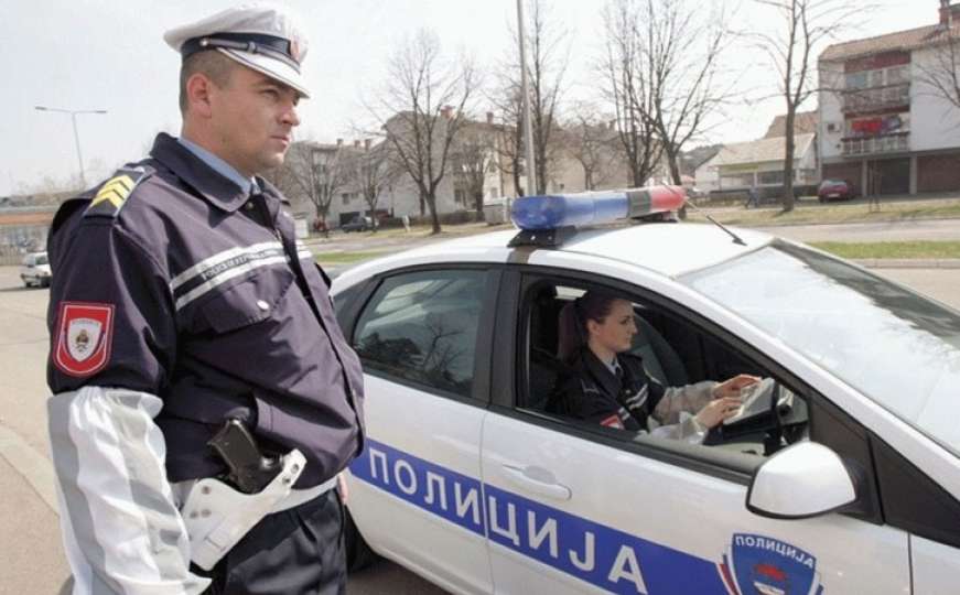 Kod Sarajeva: Pokušao da podmiti policajce, završio u lisicama