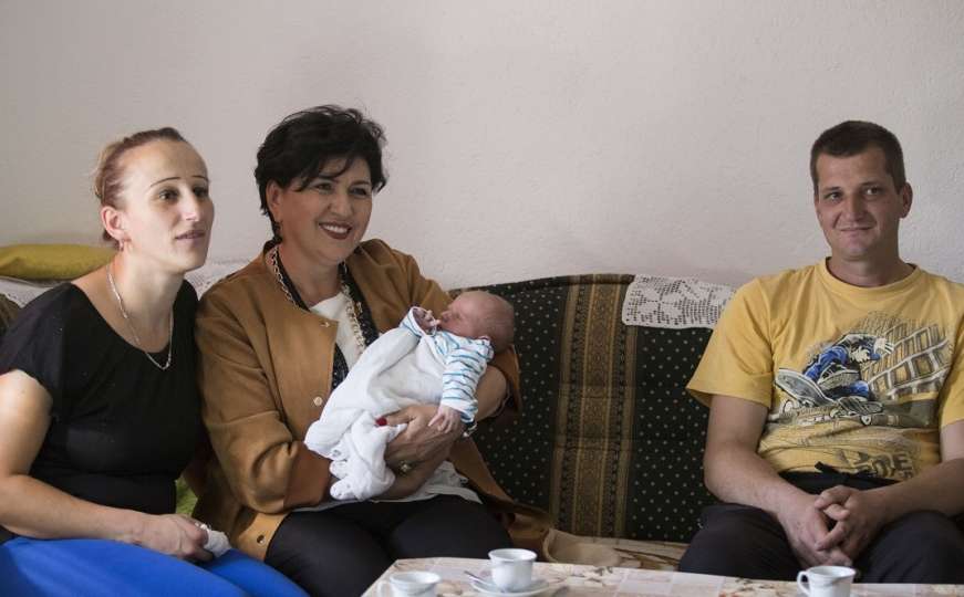 Radost u Ketenovićima: Semiha Borovac posjetila prvu povratničku bebu