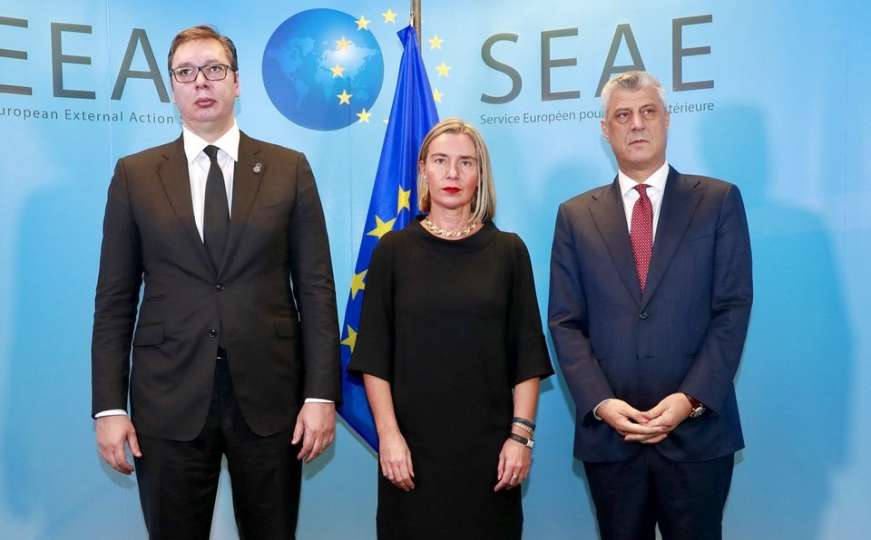 Smrknuta lica učesnika: Zašto je propao sastanak Vučića i Thacija