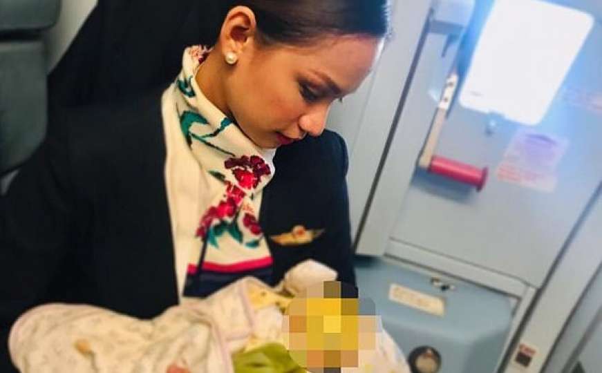 Tokom leta: Stjuardesa podojila bebu koja je neutješno plakala