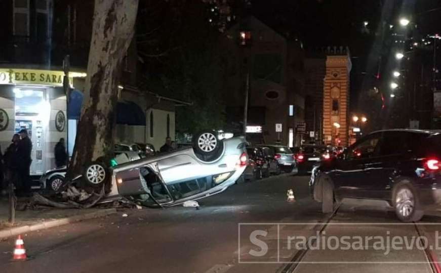 Sarajevo: Jedna osoba povrijeđena u prevrtanju automobila 