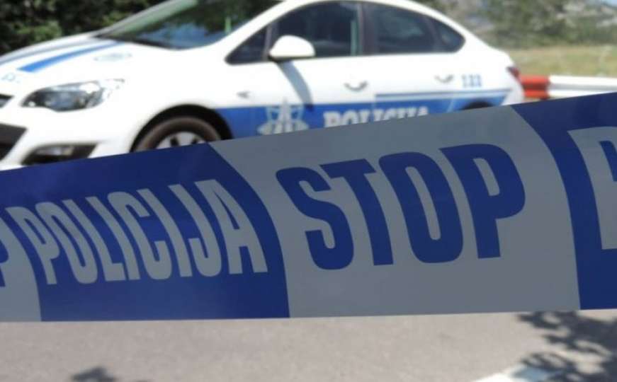 Banja Luka: Alfom udario u Peugeot, saputnica završila u šok sobi