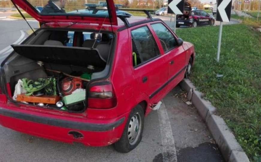 Pijani Bosanac divljao na cesti, zaključao se u Feliciji i prijetio policiji