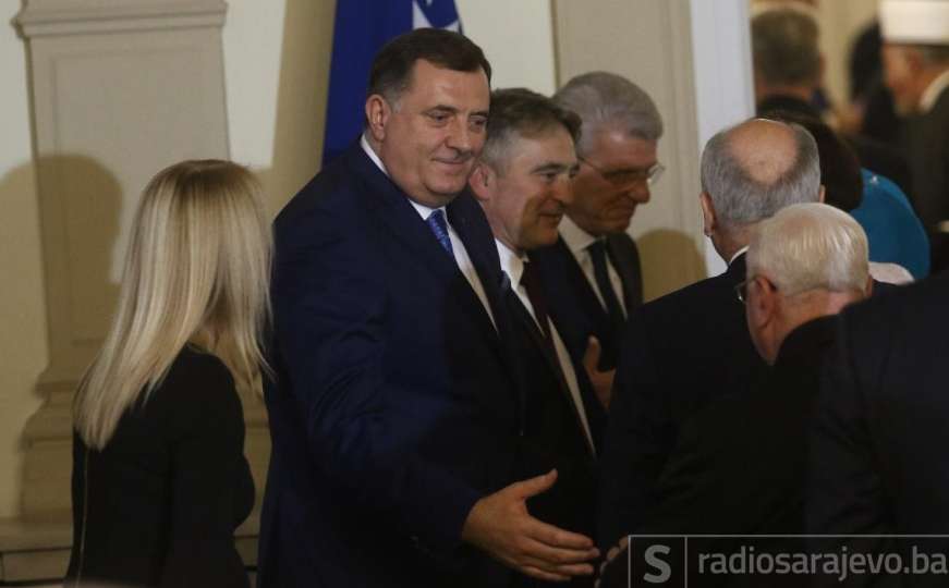 Dodik se s kćerkom Goricom i sinom Igorom slikao u Predsjedništvu BiH