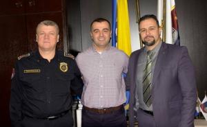 Mulabdić i Halilović uručili zahvalnicu za pomoć porodicama poginulih policajaca