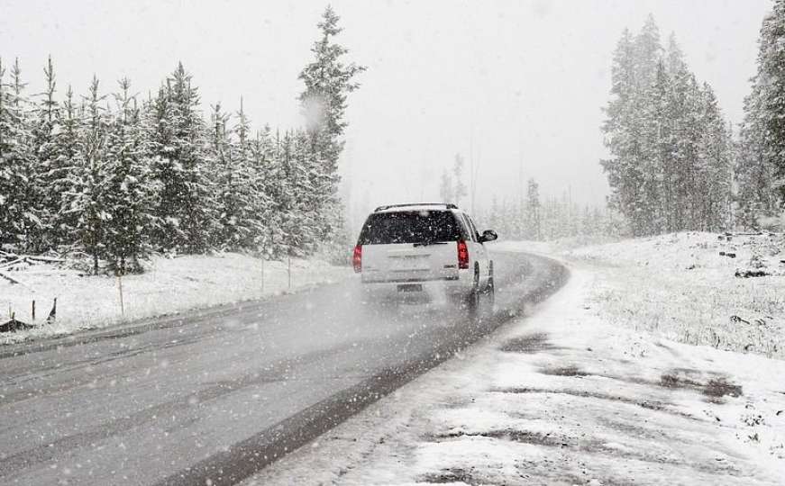 Zamke prvog mraza: 10 spasonosnih savjeta za zimsku vožnju