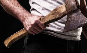 Otac i sin napali rođaka sjekirom i kolcem: Sva trojica u bolnici