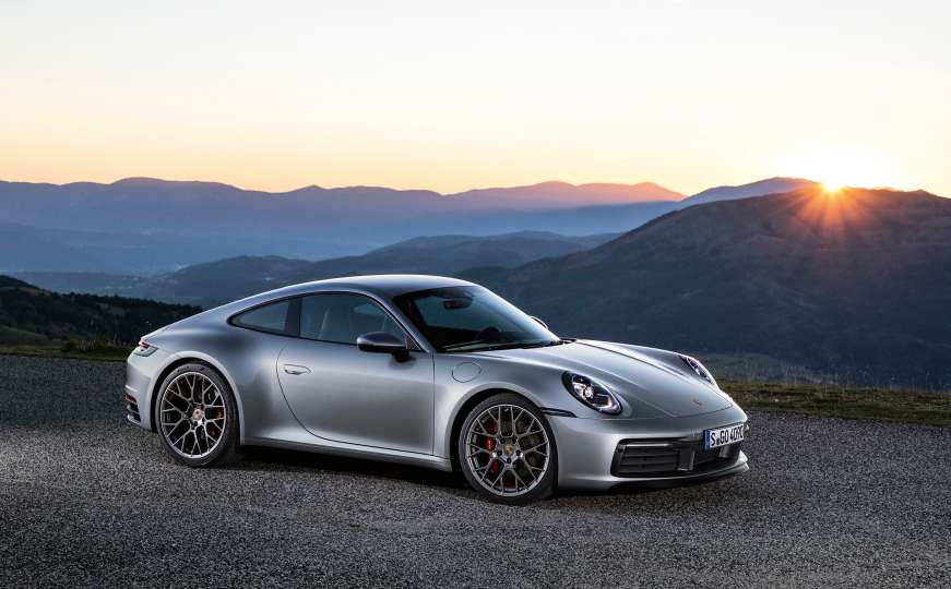 Novi Porsche 911: snažniji, brži, digitalan