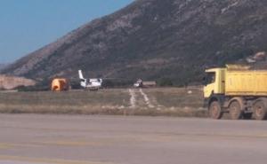 Dubrovnik: Avion sletio na zatvoreni dio piste među kamione