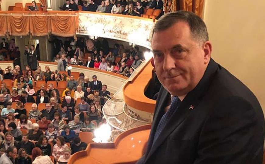 Milorad Dodik u pozorištu: Prisustvovao baletu "Romeo i Јulija"