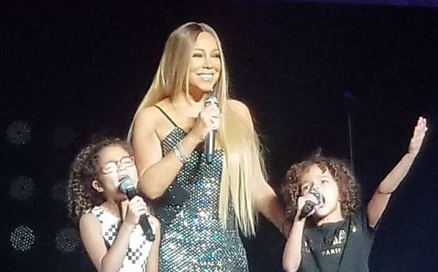 Mariah Carey s djecom fantastično otpjevala popularnu božićnu pjesmu