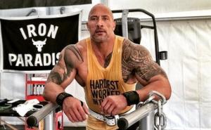 Čovjek ili robot: The Rock još jednom pokazao nevjerovatnu snagu