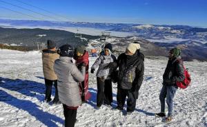 Singapurci na Bjelašnici: Turisti osim smoga prvi put vidjeli i snijeg