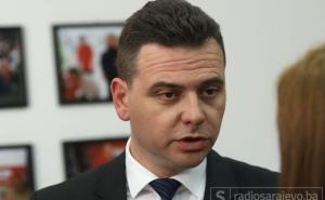 Magazinović za Radiosarajevo.ba: Treba kažnjavati pogrešno isticanje zastave BiH 