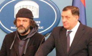 Kusturica: Dodik treba kišobran-zastavu da se Džaferović i Komšić ne bi saplitali