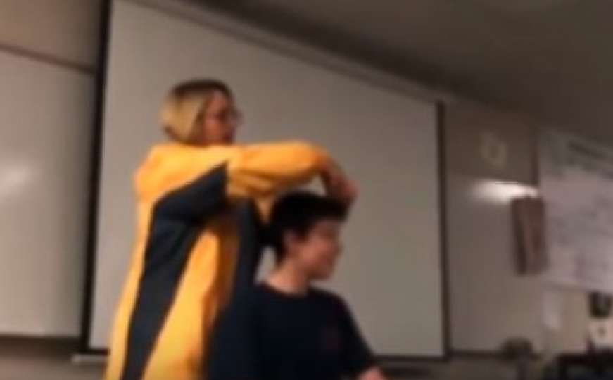 Nastavnica rezala učeniku kosu i pjevala himnu, prijeti joj zatvor