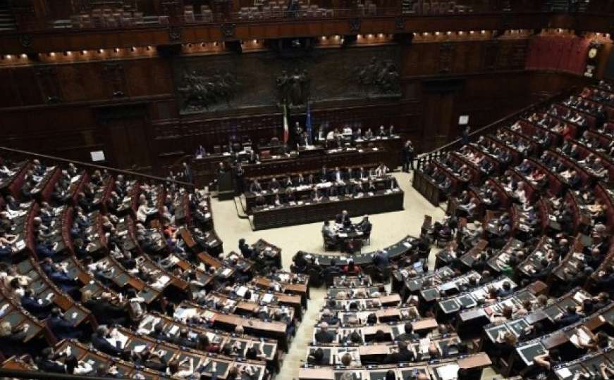 Dva desničarska zastupnika snimljena tokom seksa u državnom Parlamentu 