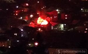Požar u Sarajevu: Gori kuća na Vratniku, tri ekipe vatrogasaca na terenu