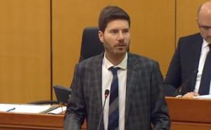 "Udario" na Čovića:  Pogledajte kako je Ivan Pernar udaljen iz Sabora