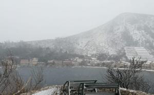 Snijeg zabijelio Dalmaciju: Temperature i do minus sedam