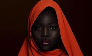 Kraljica tame: Model koji ruši tradicionalno shvatanje ljepote