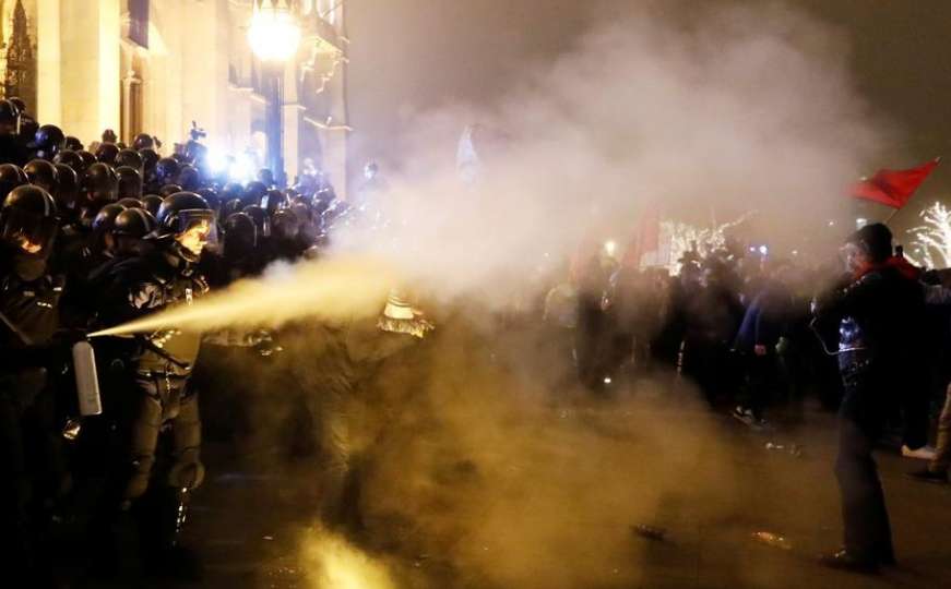 Suzavcem na demonstrante: U Budimpešti buna protiv Orbana
