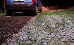Snijeg zabijelio Dalmaciju: Društvenim mrežama se videa šire kao božićni pokloni