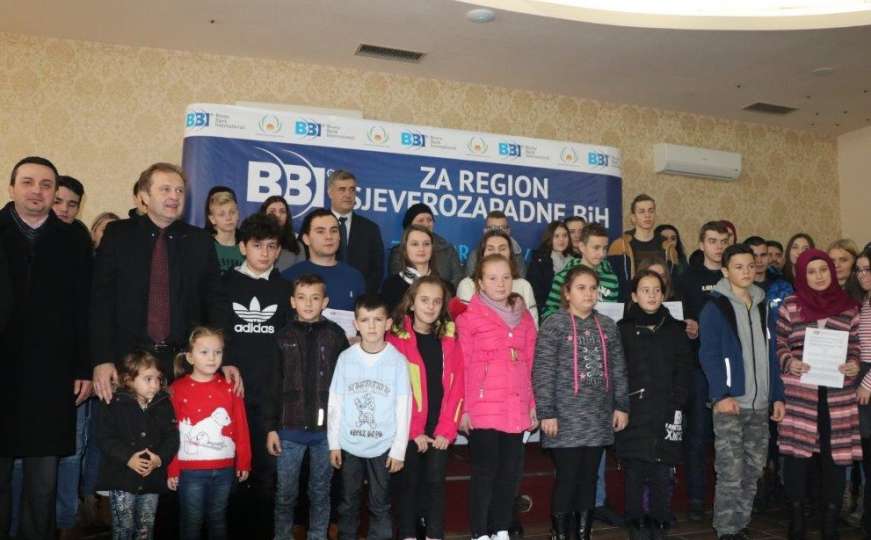 Stotinu učenika i studenata bihaćke regije dobilo stipendije BBI banke