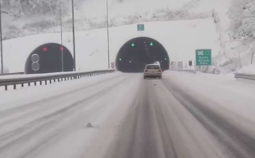 Pogledajte kako je danas na cestama u BiH: Snijeg izazvao haos