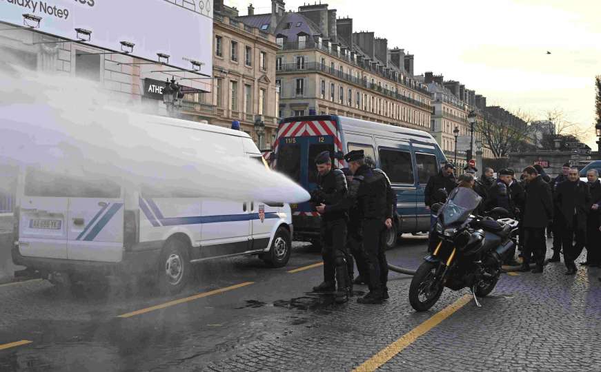 Pariz: Sukob policajaca i demonstranata na protestima