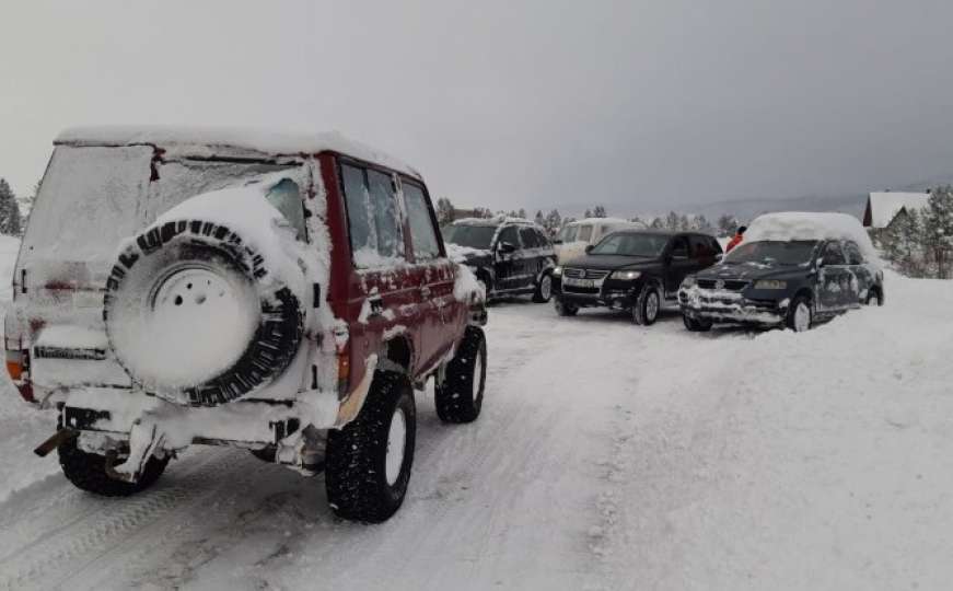 Vozila blokirana: Zbog snježnih nanosa zatvorena cesta Rakitno – Blidinje