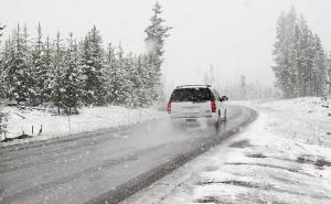Minusi i snijeg: Klizava cesta, vozači oprez