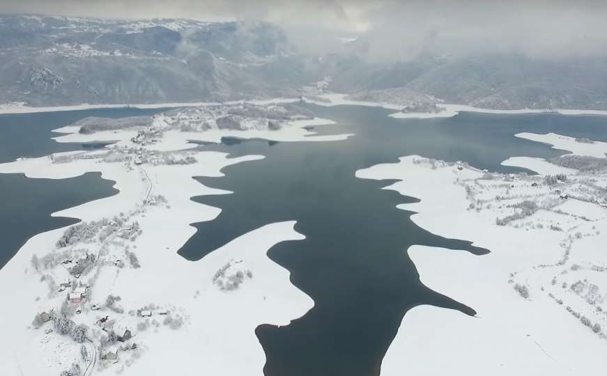 Snimci Ramskog jezera iz zraka: Snijeg i led stvorili umjetničko djelo
