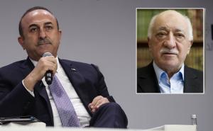 Cavusoglu: Trump informirao Erdogana da "SAD radi na izručenju Gulena Turskoj"