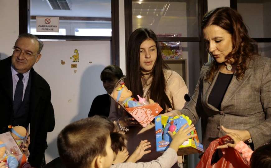 Vaša ekselencijo, aferim: Turski ambasador uručio poklone djeci u Domu Bjelave