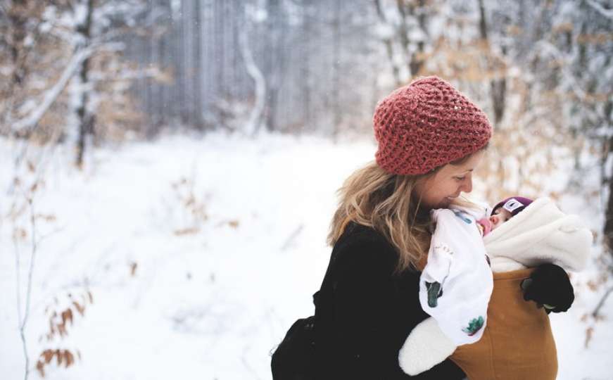 Stručnjaci za roditeljstvo: Kako znati da li je vašoj bebi dovoljno toplo?