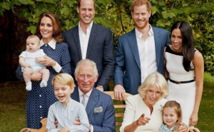 Božićne čestitke britanske kraljevske porodice naišle na osude