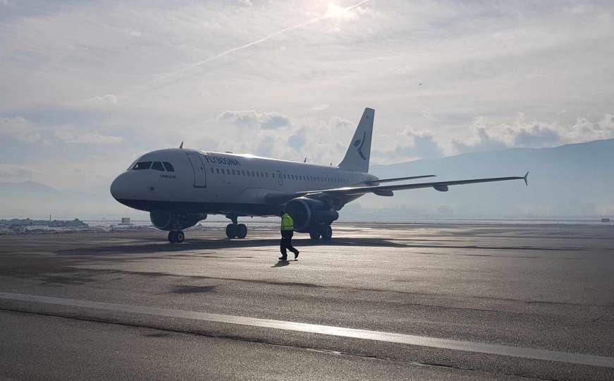 Na Sarajevski aerodrom sletio prvi avion nove bh. kompanije FlyBosnia