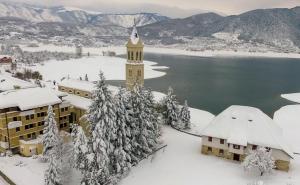 Kapa dolje, majstore: Anonimno i ove godine platio račune za 16 porodica