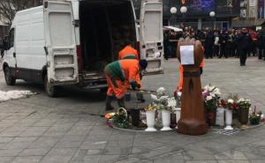 Uklanja se simbol otpora "Davidovo srce": Komunalci čiste Davidov trg