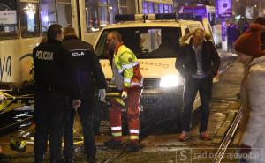 Muškarac pao pod tramvaj, prebačen na KUM