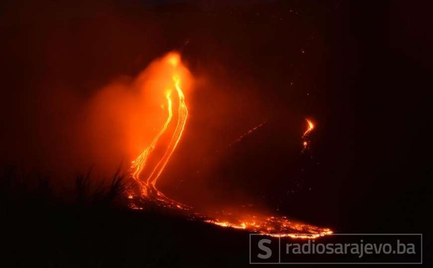 Probuđena Etna: Klizi prema moru, ljudi u panici